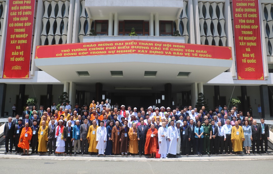 hinh-anh-hoi-nghi-thu-tuong-chinh-phu-bieu-duong-cac-to-chuc-ton-giao-co-dong-gop-tieu-bieu-trong-su-nghiep-xay-dung-va-bao-ve-to-quoc