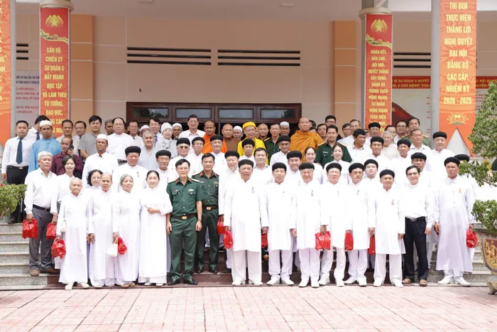 chuc-sac-chuc-viec-ton-giao-tinh-tay-ninh-tinh-binh-duong-tham-gia-giao-luu-gap-mat-voi-su-doan-5-quan-khu-7