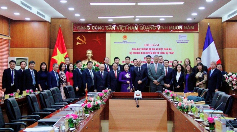 hoi-dam-giua-bo-noi-vu-viet-nam-va-bo-chuyen-doi-va-cong-vu-cong-hoa-phap