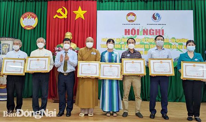 tuyen-duong-100-tap-the-ca-nhan-tich-cuc-tham-gia-bao-ve-moi-truong