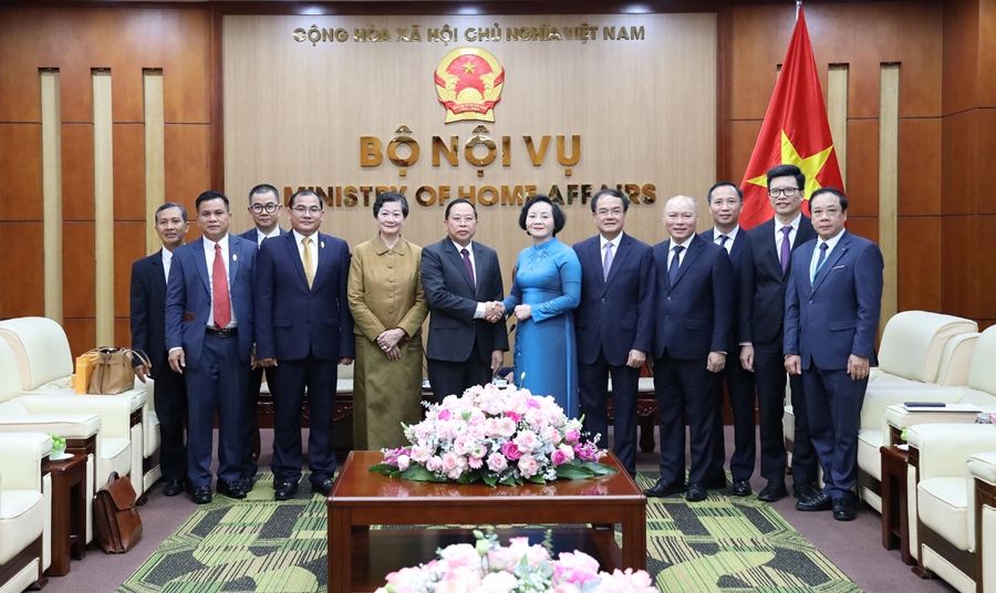 bo-truong-bo-noi-vu-pham-thi-thanh-tra-tiep-bo-truong-bo-le-nghi-va-ton-giao-vuong-quoc-campuchia