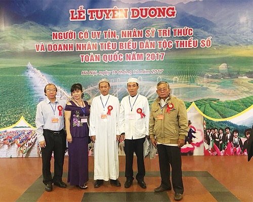 Het_long_vi_cong_dong_Cham