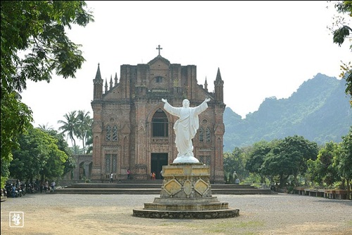 Ve_dep_doc_dao_cua_Dan_vien_Chau_Son___Ninh_Binh