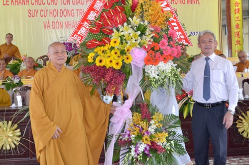 Trao_giao_chi_tan_phong_giao_pham_cho_tang__ni
