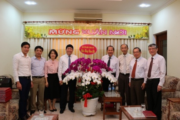 Doan_Ban_Ton_giao_Chinh_phu_tham_va_chuc_Tet_cac_Hoi_thanh_Tin_Lanh