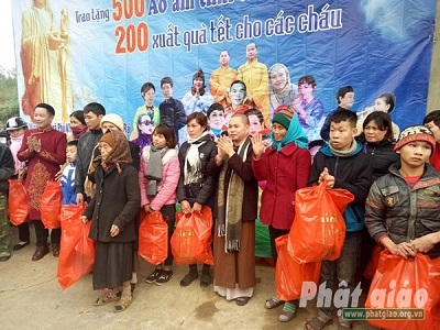 Chua_Chan_Long__thanh_pho_Ha_Noi__Tet_chung_tay_vi_nguoi_ngheo_