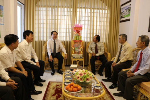 Truong_ban_Ban_Ton_giao_Chinh_phu_tham_va_chuc_Tet_Hoi_dong_Tinh_than_ton_giao_Baha_i_Viet_Nam