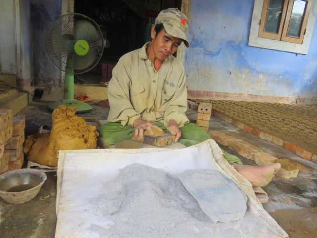 Tim_hieu_ngoi_lang_nan_tuong_ong_tao_duy_nhat_tai_Hue