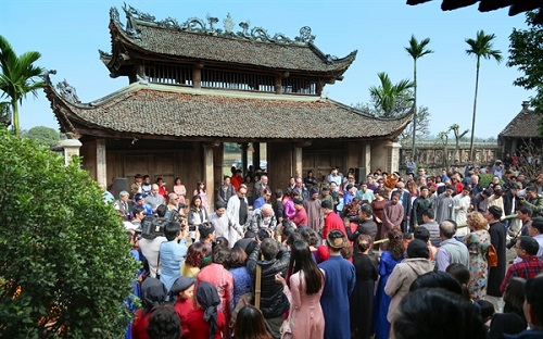 Moc_mac_huong_Tet_Viet_o_Dinh_lang_So