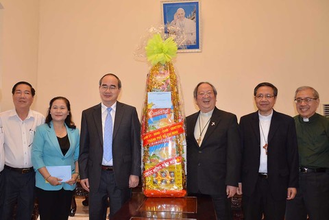Bi_thu_Thanh_uy_Nguyen_Thien_Nhan_tham__chuc_Tet_cac_chuc_sac_ton_giao