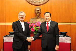 Dong_bao_Cong_giao_luon_dong_hanh_cung_Mat_tran__trong_mot_mai_nha_chung