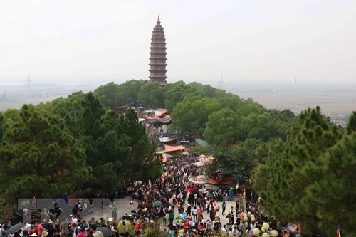 Tung_bung_Le_hoi_khan_hoa_mau_don_tai_chua_Phat_Tich_tinh_Bac_Ninh