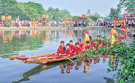 Nhung_le_hoi_lon_o_mien_Bac_duoc_nguoi_dan_mong_cho_dip_dau_nam_moi_Mau_Tuat