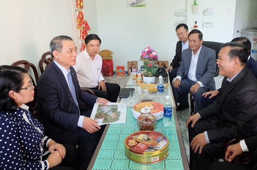 Da_Nang__Bi_thu_Thanh_uy_Truong_Quang_Nghia__den_tham_va_chuc_Tet_giao_xu_Con_Dau