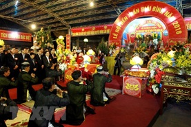 Hang_nghin_du_khach_thap_phuong_ve_du_le_hoi_Den_Tran_Thai_Binh