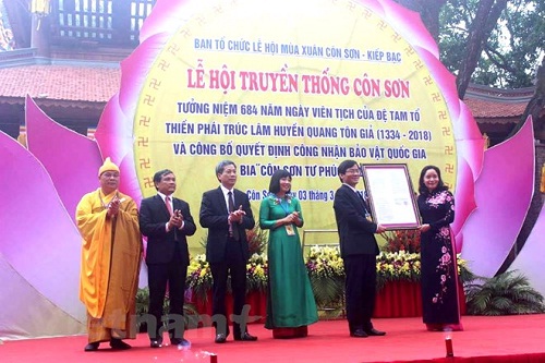 Khai_hoi_mua_Xuan_Con_Son_Kiep_Bac_2018_va_cong_bo_bao_vat_quoc_gia