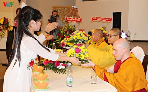Nguoi_Viet_tai_Sec_cau_an_trong_Dai_le_Thuong_Nguyen_2018