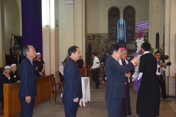 Bo_truong_Bo_Noi_vu_vieng_Tong_Giam_muc_Bui_Van_Doc