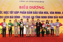 Bieu_duong_nguoi_tot__viec_tot_trong_dam_bao_van_hoa__van_minh___an_toan_le_hoi_va_cac_diem_du_lich