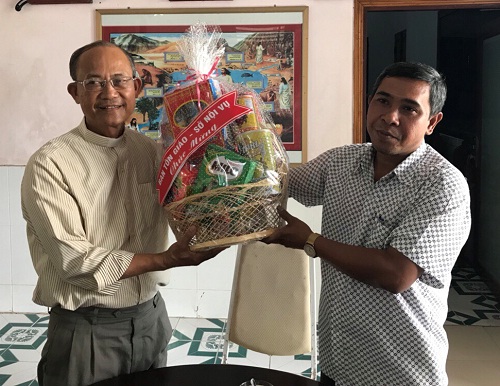 Ban_Ton_giao__So_Noi_vu__tinh_Kien_Giang_tham_to_chuc__ca_nhan_tieu_bieu_Cong_giao_va_Tin_Lanh_nhan_dip_Le_Phuc_sinh_nam_2018