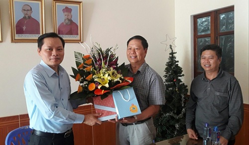 Lanh_dao_So_Noi_vu__Ban_Ton_giao_tinh_Ha_Giang_chuc_mung__Le_Phuc_sinh_nam_2018_tai_Giao_xu_Thanh_Tam
