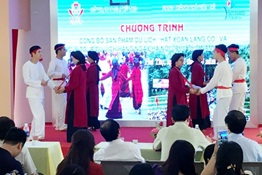 Cong_bo_san_pham_du_lich__Hat_Xoan_lang_co_