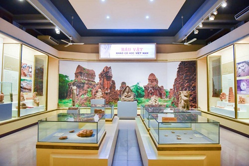 Trung_bay_300_bau_vat_khao_co_hoc_Viet_Nam