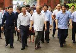 Dang_huong_tuong_niem_cac_Vua_Hung