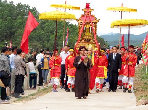 Quang_Ninh__Hoi_Mieu_Ong___Mieu_Ba_co_them_nghi_le_phong_sinh