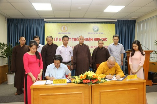 Ky_ket_thoa_thuan_hop_tac_giua_Giao_hoi_Phat_giao_Viet_Nam_va_Vien_Tran_Nhan_Tong