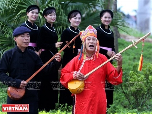 Ket_hop_tim_hieu_di_san_Then_voi_kham_pha_cao_nguyen_da_Dong_Van