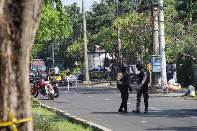 Indonesia__Lai_no_bom_o_Dong_Java_lam_nhieu_canh_sat_bi_thuong