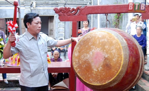 Khai_hoi_den_Dong_Xam