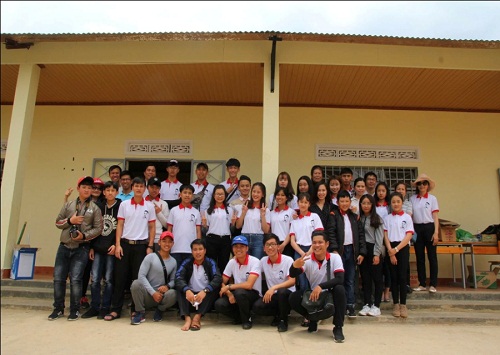 Gioi_tre_giao_xu_Vinh_Son__thanh_pho_Da_Lat__mang_tinh_yeu_thuong_den_voi_thieu_nhi_lang_dan_toc