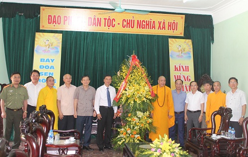 Lanh_dao_tinh_Bac_Ninh_tham_va_chuc_mung_Phat_dan_PL_2562___Duong_lich_2018