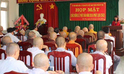 Lanh_dao_thanh_pho_My_Tho__tinh_Tien_Giang_hop_mat_chuc_sac_Phat_giao_mung_Phat_dan_nam_2018