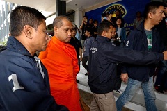 Canh_sat_Thai_Lan_dot_kich_nhieu_chua__bat_hang_loat_su_tham_o