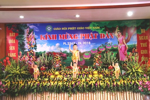 Pho_Thu_tuong_Thuong_truc_Chinh_phu_du_Dai_le_Phat_dan_tai_chua_Quan_Su