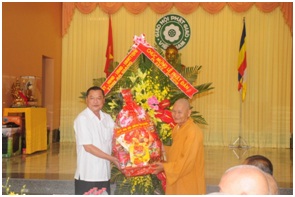 Lanh_dao_tinh_An_Giang_tham_va_chuc_mung_Phat_dan_PL_2562___DL_2018