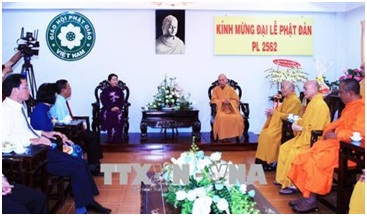 Lanh_dao_Thanh_pho_Ho_Chi_Minh_tham__chuc_mung_mot_so_co_so_Phat_giao_tieu_bieu