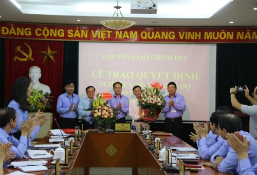 Trao_Quyet_dinh_nghi_huu__huong_che_do_bao_hiem_cho_cong_chuc