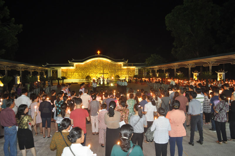 Hanh_huong_ve_Trung_tam_Hanh_huong_Duc_Me_La_Vang