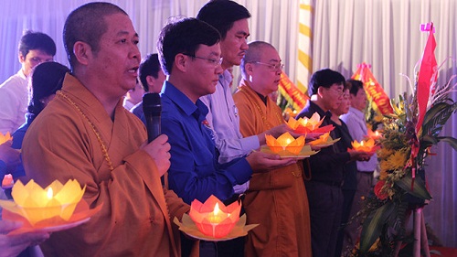 Cau_sieu_tuong_niem_98_thanh_nien_tu_nan_tai_cong_Hiep_Hoa__Nghe_An