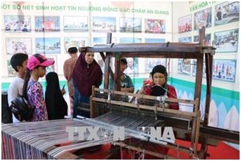 Gop_phan_quang_ba_nhung_gia_tri_van_hoa_dac_sac_cua_dong_bao_dan_toc_Cham