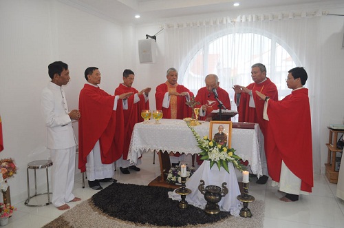 Hiep_si_Dai_Thanh_gia_J_B__Le_Duc_Thinh_to_chuc_le_Gio_100_ngay_cau_nguyen_cho_Co_Tong_Giam_muc_Phaolo_Bui_Van_Doc