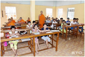 Chua_Mahatup_mo_cac_lop_day_chu_Khmer_trong_dip_he