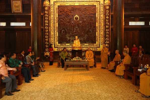 Tong_Bi_thu__Chu_tich_nuoc_Lao_tham_va_le_Phat_tai_chua_Bai_Dinh