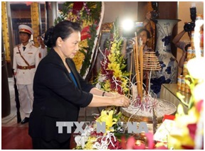 Chu_tich_Quoc_hoi_Nguyen_Thi_Kim_Ngan_tham__tang_qua_thuong_binh__benh_binh_tai_tinh_Ha_Nam