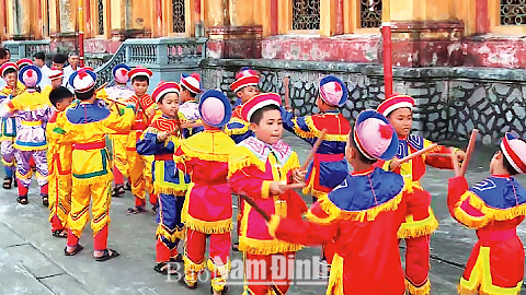 Doc_dao_nghe_thuat_mua_trac_tai_Nam_Dinh