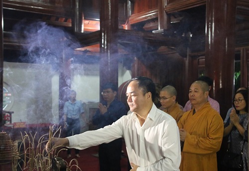 Doan_Ban_Ton_giao_Chinh_phu_tri_an__tuong_niem_cac_anh_hung_liet_sy